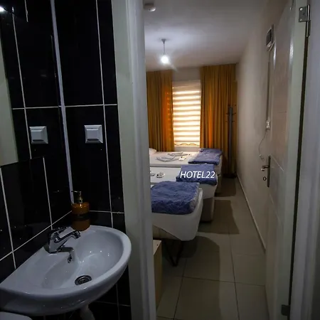 Hotel 22 *